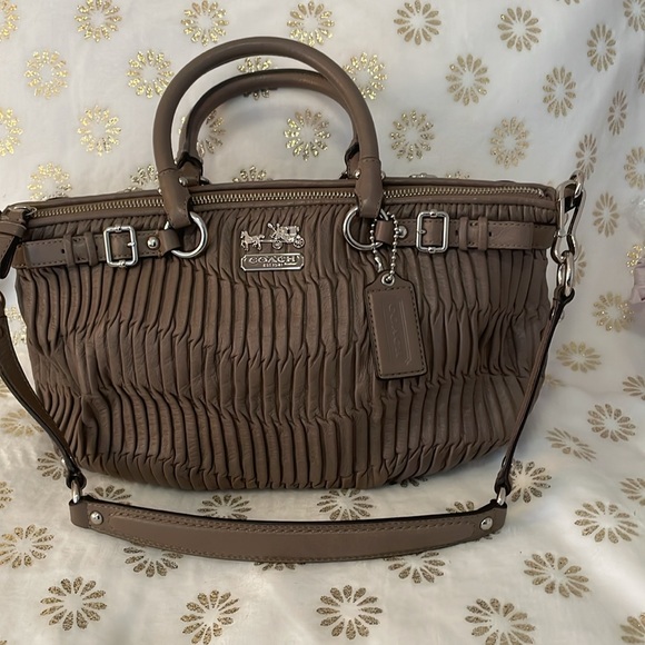 Coach Madison l at her bag. Grey/taupe. Silver hardware. As new. - Picture 2 of 3